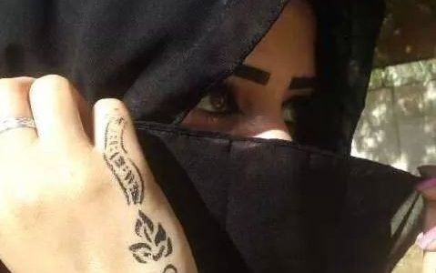 للتعارف للتعارف كويتية عمرها 27 سنه متعلمة ومثقفه لم يسبق لها الزواج , تبحث عن السترة والعفاف والشريك