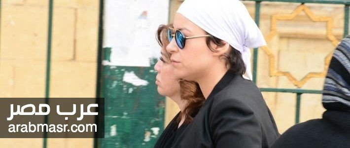 الفنانة منه شلبي الفنانة منه شلبي تثير الجدل برابطة رأسها في جنازة والدة السيناريست تامر حبيب